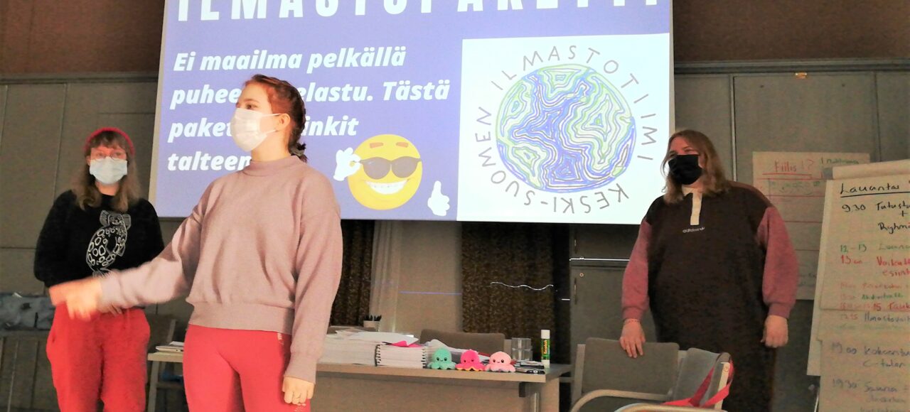 nuorten ilmastotiimi kouluttaa nuoria